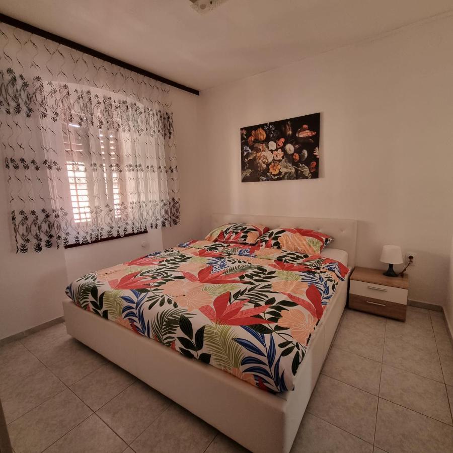 Apartman Dora With Sea View And Terrace ウマグ エクステリア 写真