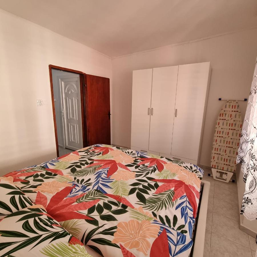 Apartman Dora With Sea View And Terrace ウマグ エクステリア 写真