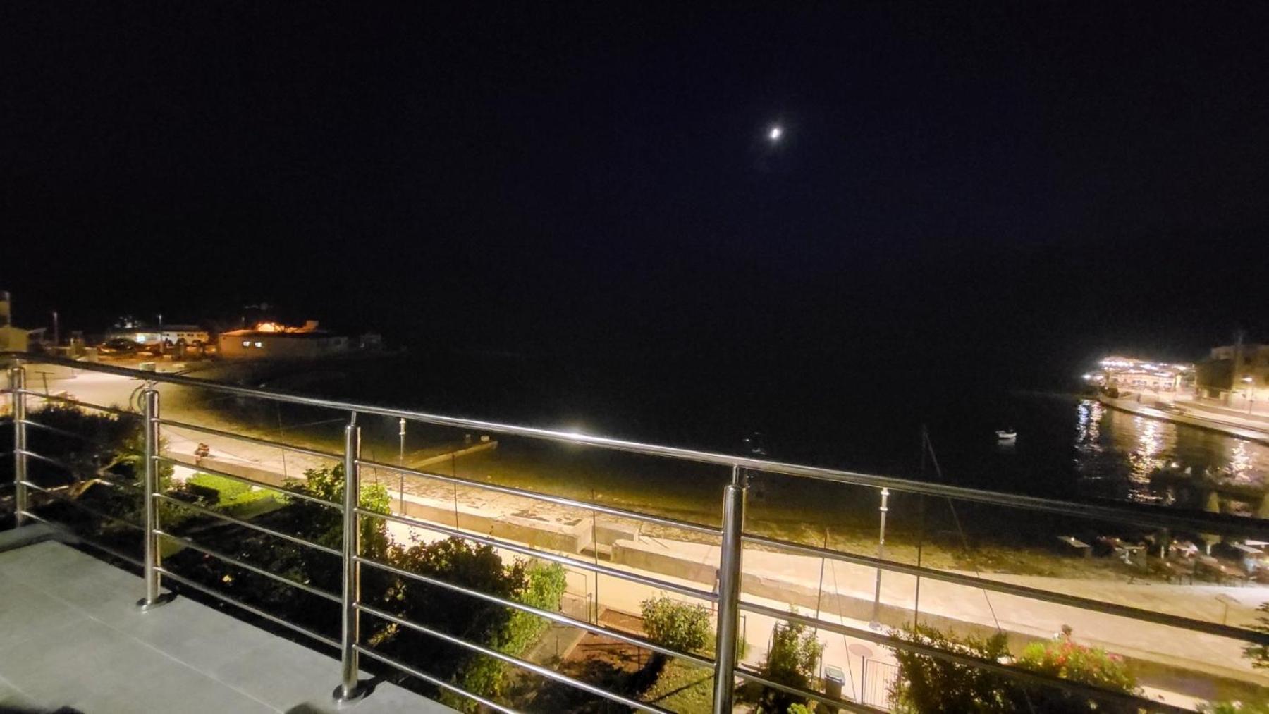 Apartman Dora With Sea View And Terrace ウマグ エクステリア 写真